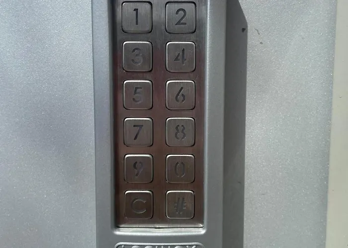 Hotel Best In Hosting - Self Check In *