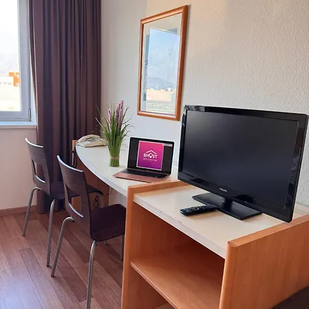 In Hosting - Self Check In Hotel
